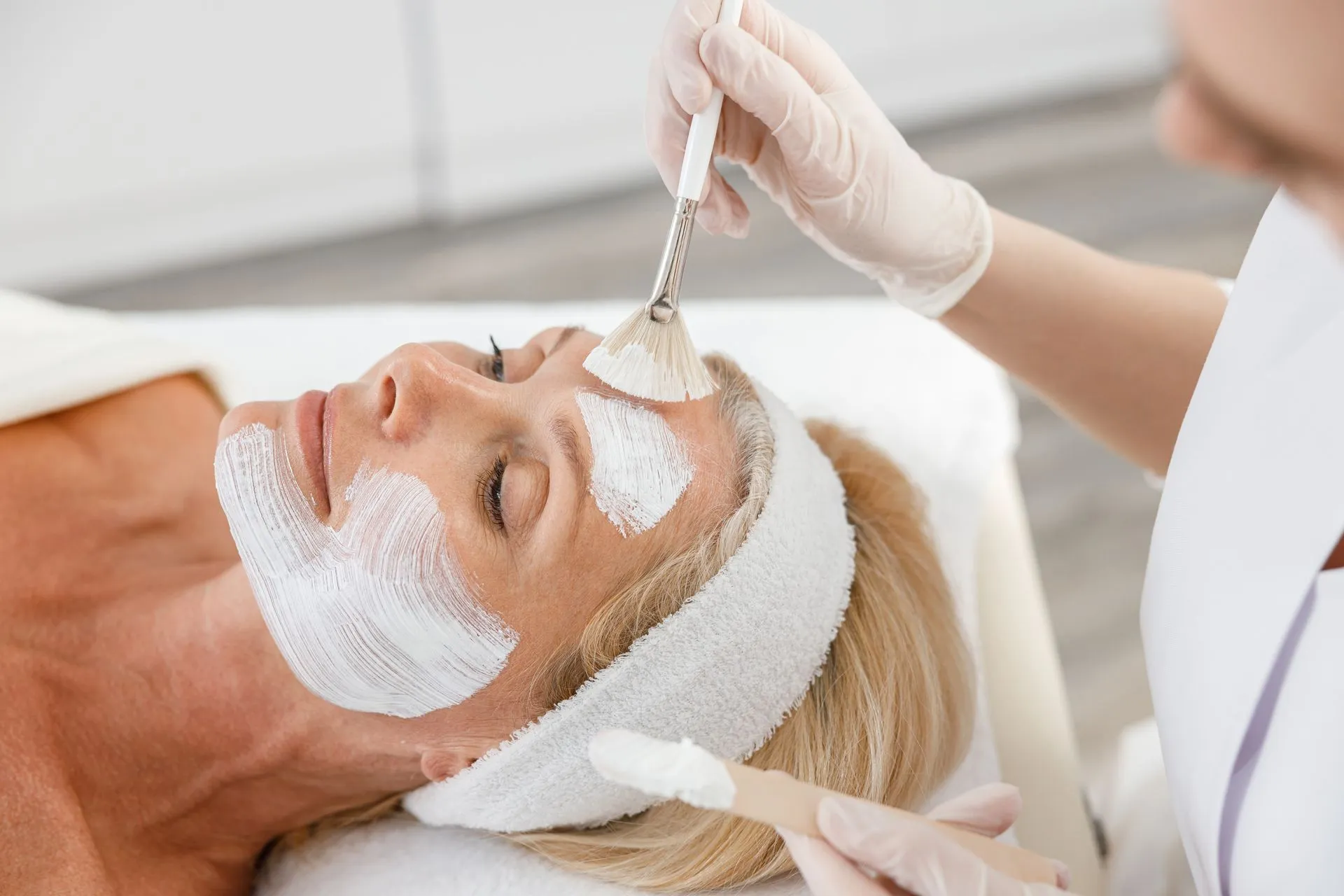 Pamper Mom: Why a Customized Facial is the Best Mother&rsquo;s Day Gift