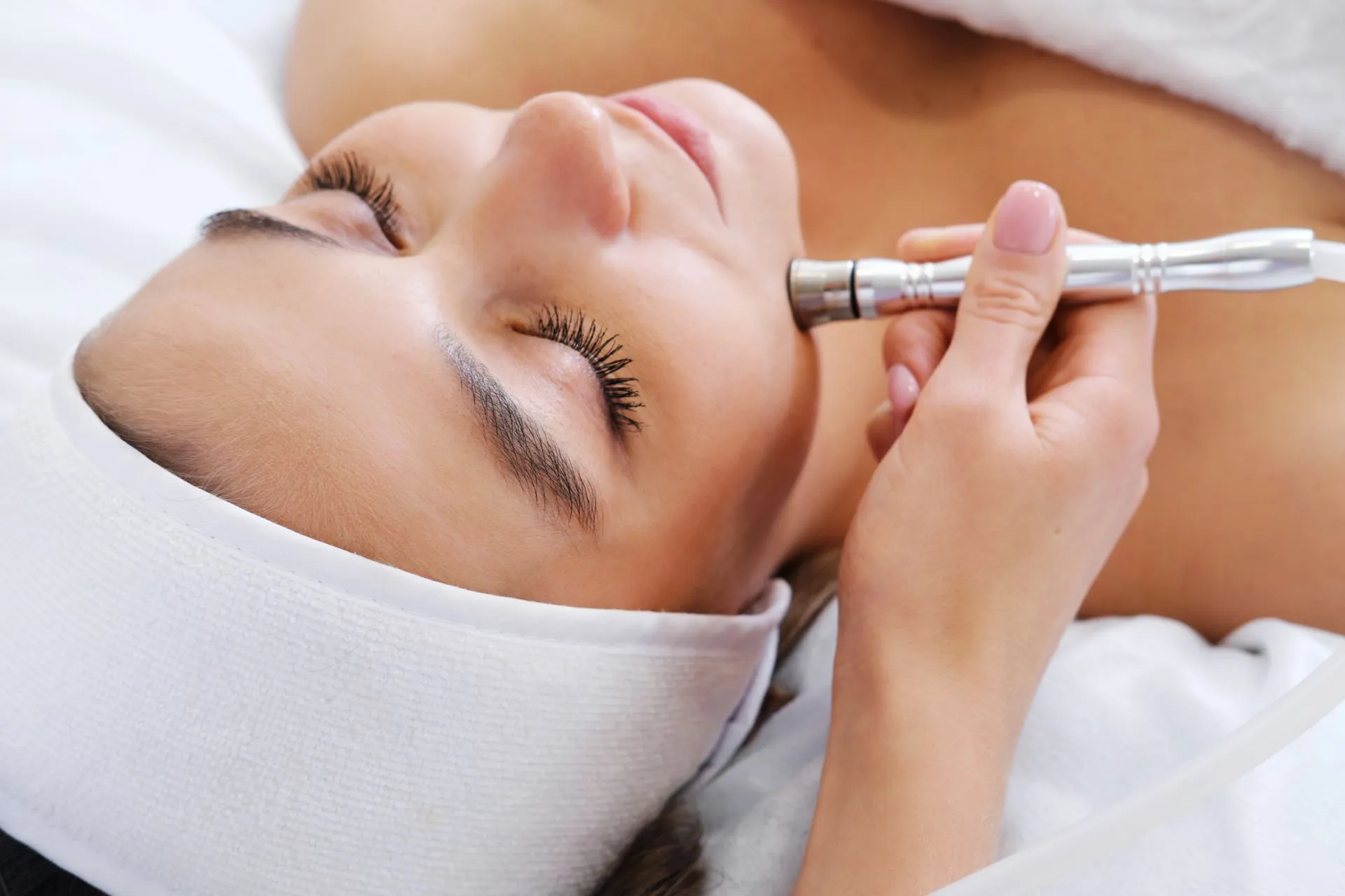 Ultimate Summer Hydration: Combat Sonoma Heat with Soothing Facials